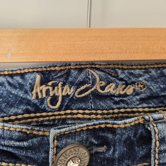 Ariya Jeans Denim Shorts Size 7/8 Distressed Cuffed Y2k Style - Picture 4 of 14